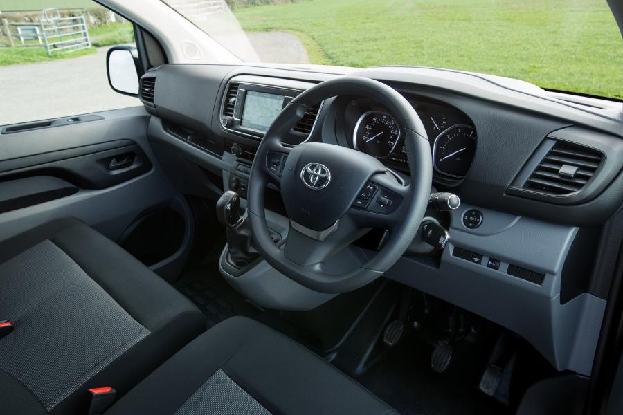 Интерьер Toyota ProAce Van Compact 2017 года  (UK) (фото 25 из 32)